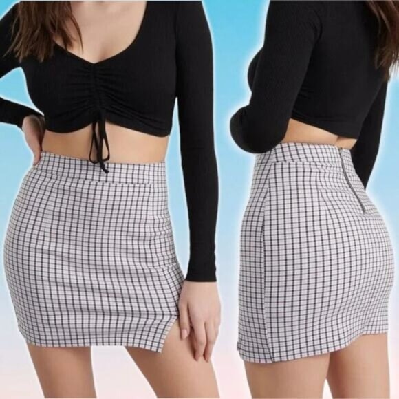 Garage Dresses & Skirts - NWT GARAGE Plaid Mini Skirt Front Slit Sz Large Lilac Plaid